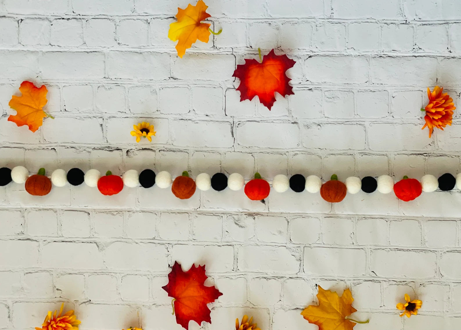 Felt Fall Pumpkin Garland, Fall Halloween Thanksgiving Autumn Décor, Pumpkin Garland, Felt Ball Garland, Fall Mantle Decor, 100% wool