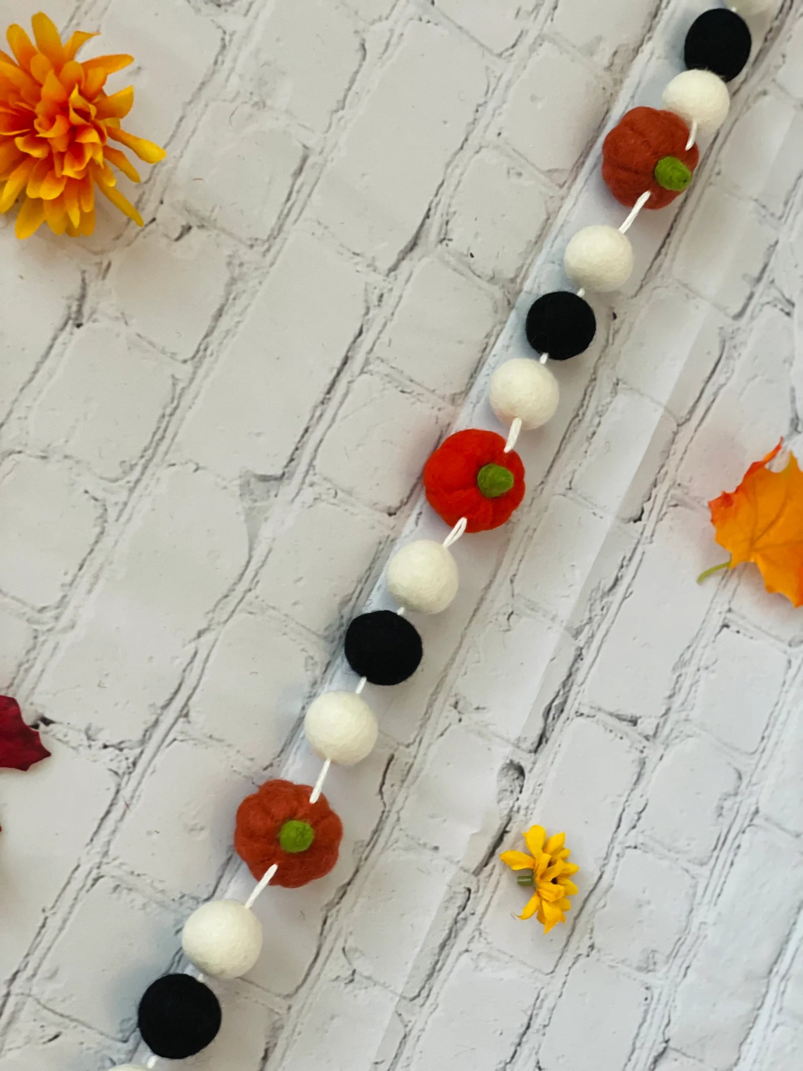 Felt Fall Pumpkin Garland, Fall Halloween Thanksgiving Autumn Décor, Pumpkin Garland, Felt Ball Garland, Fall Mantle Decor, 100% wool