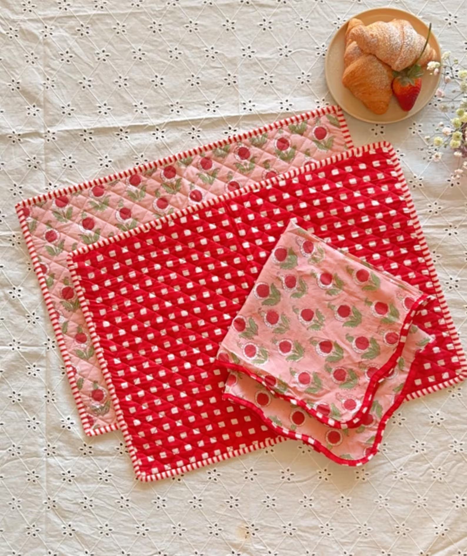 Cotton quilted Placemats - set of 2 with matching napkins, Reversible Floral Dining Mats, Wedding Decor, Hand block Printing